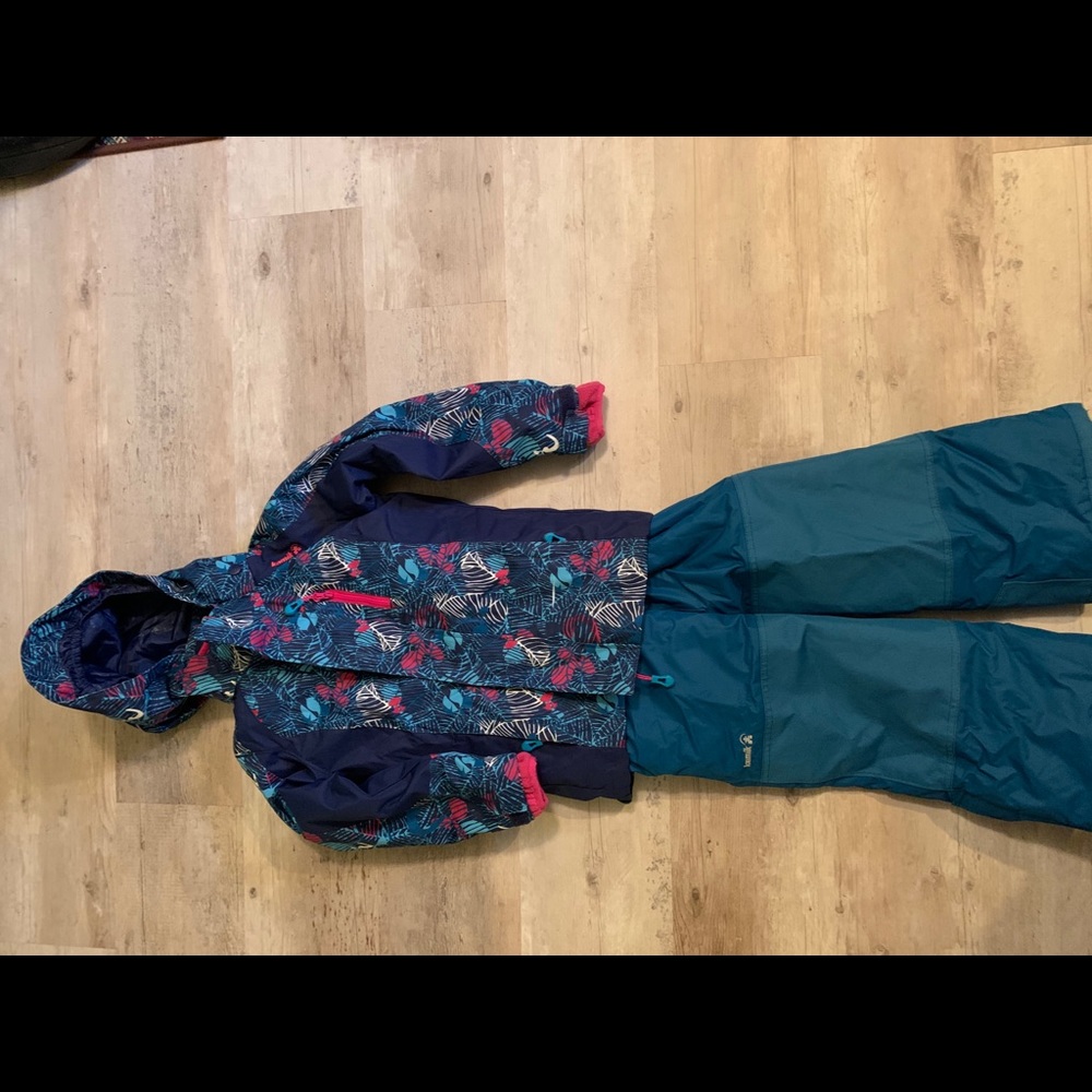 Girls Kamik Snowsuit size 6